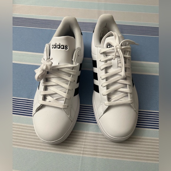 NWB - Women’s Adidas Grand Court 2.0 Tennis Shoe size 8.5 - Picture 3 of 11